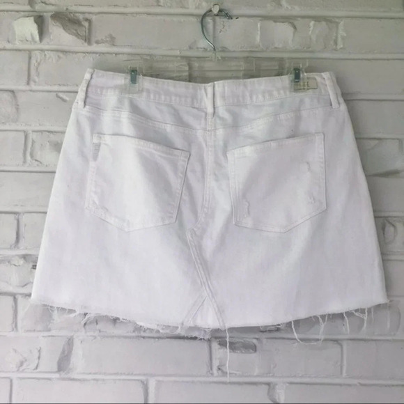 PAIGE Afia Denim Mini Skirt in Crisp White 31 NWT - Picture 6 of 8